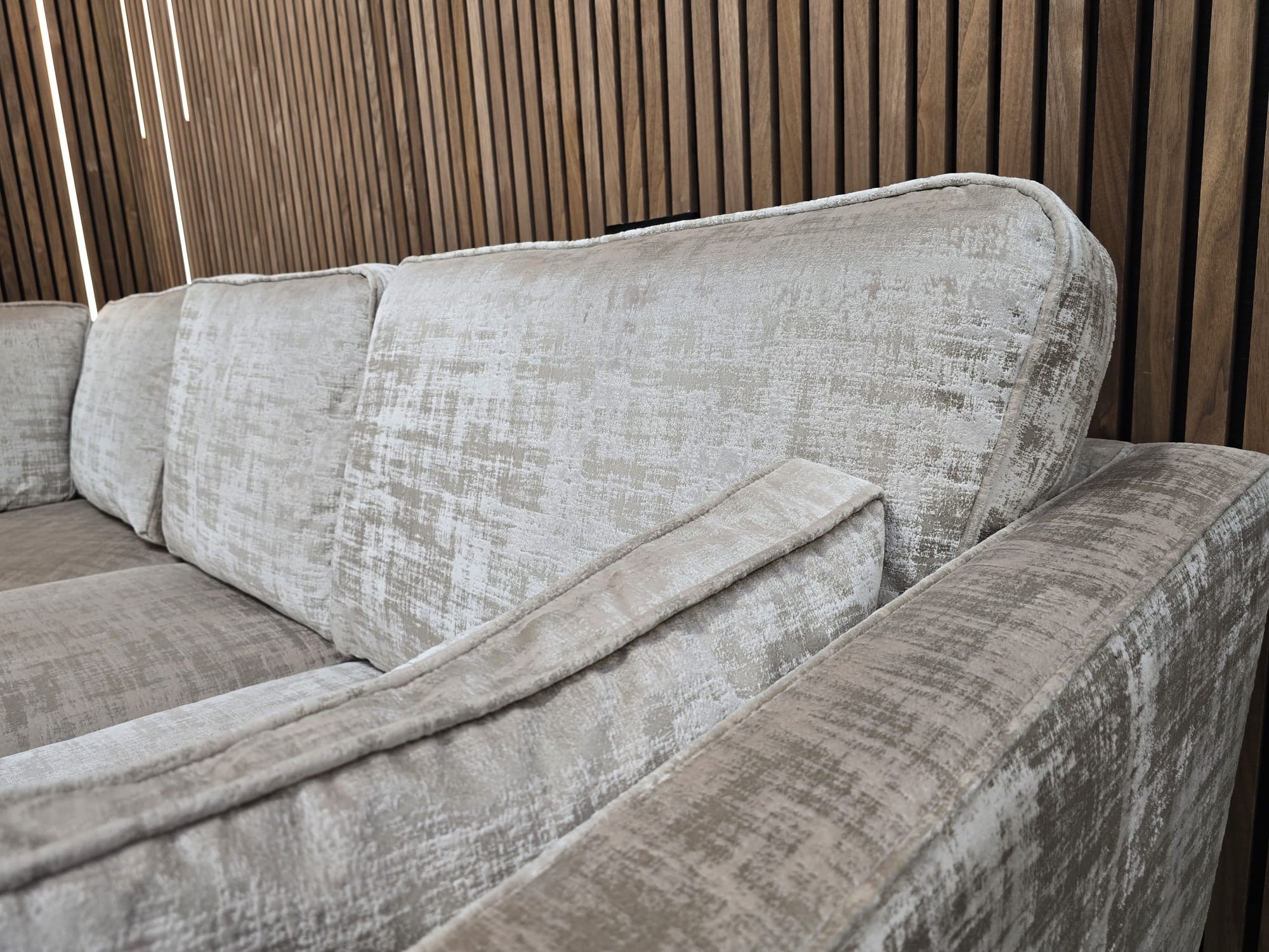 b6c7f7ff-e309-46ef-86e8-7f0341ce52b8