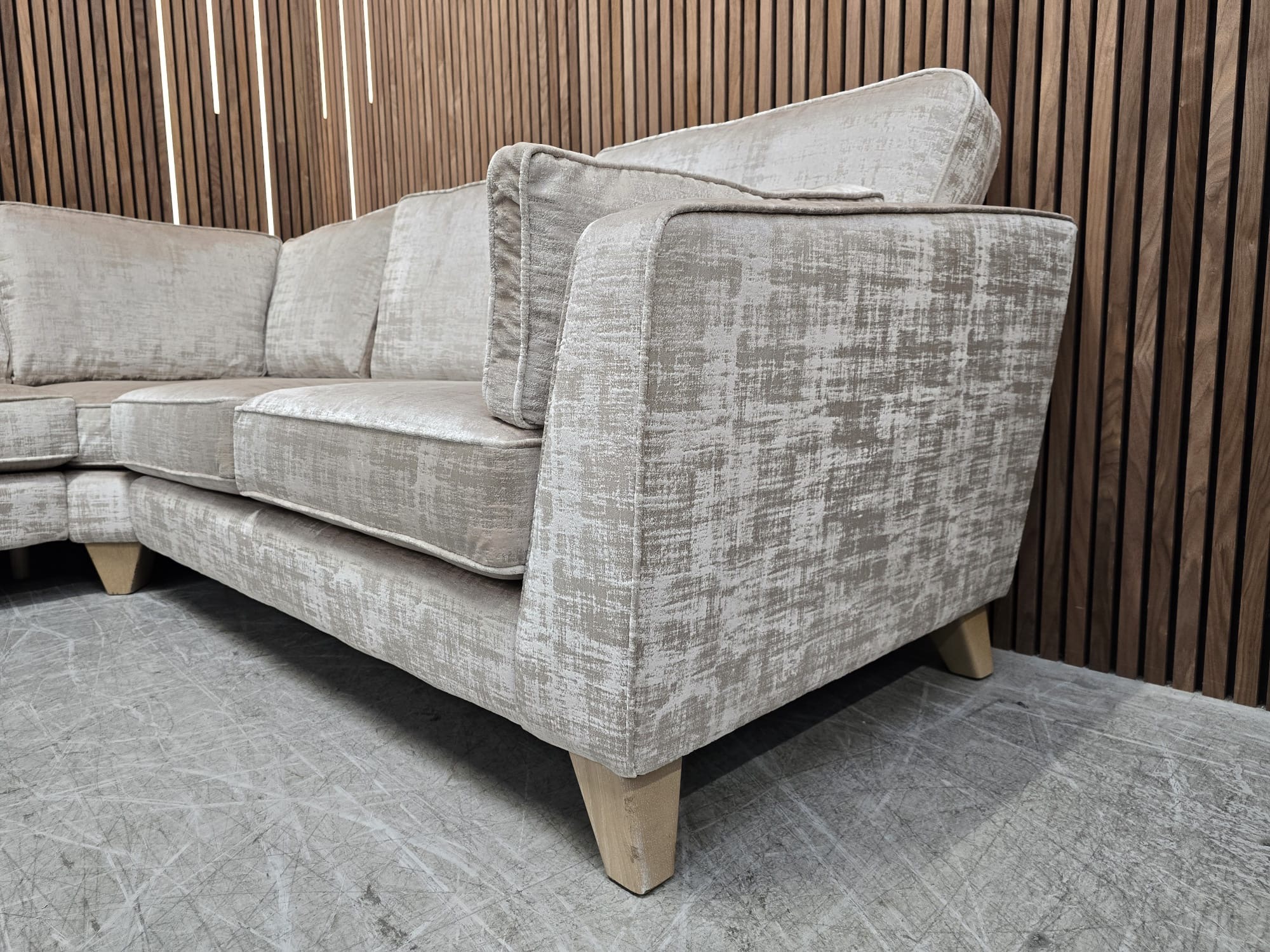 e21a022f-753a-453b-a209-cb658c3199ba