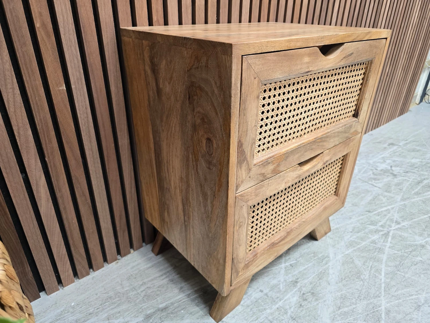 mango wood grain from the left side