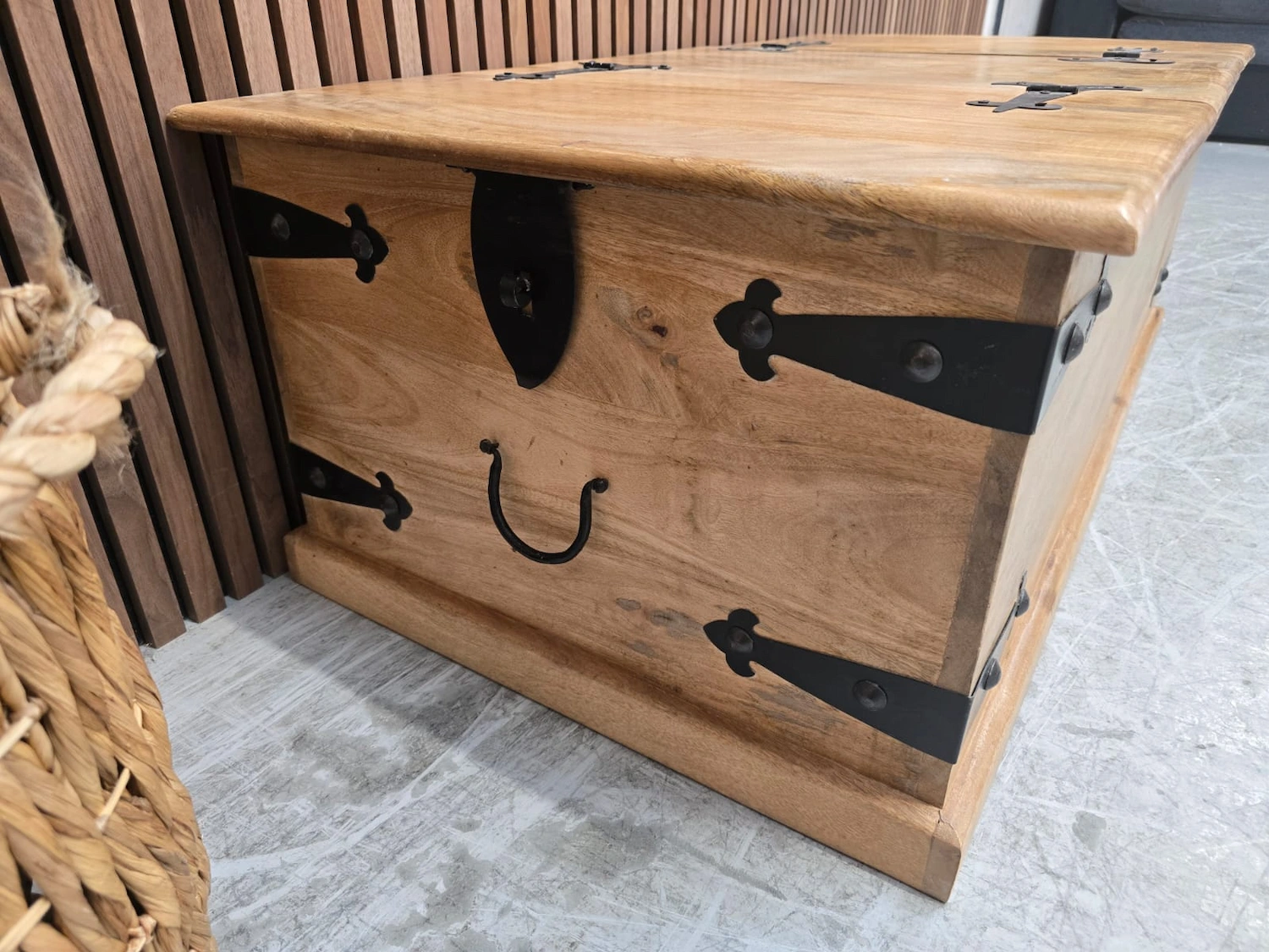 trunk from the left side showing symmetrical detail on the sides of the metal design