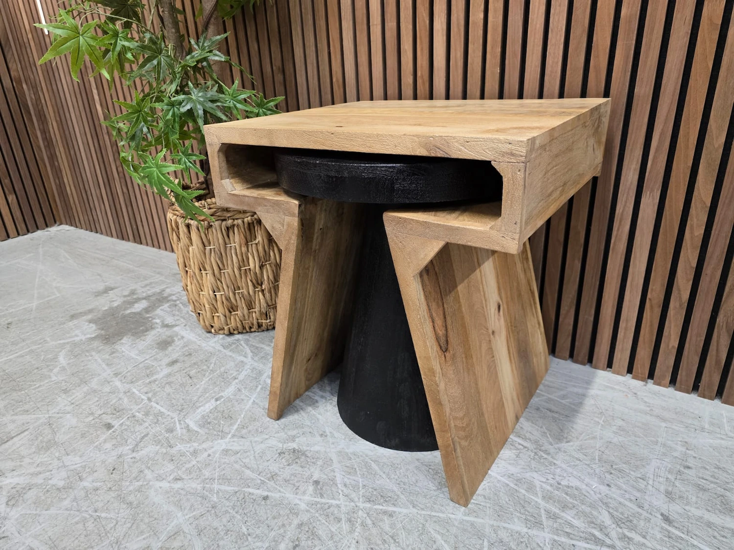 The nest of two sides tables 2