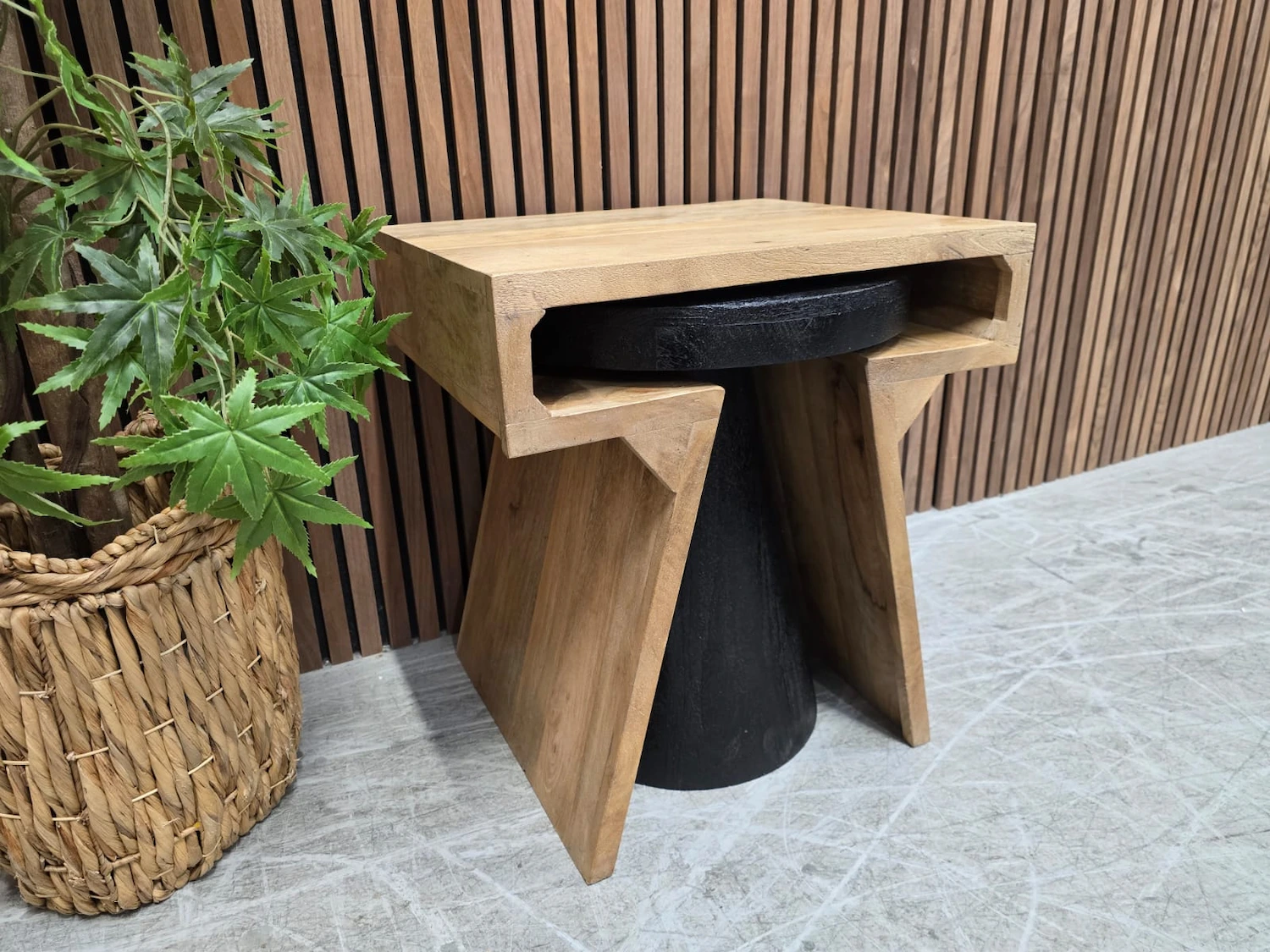 The nest of two sides tables 3