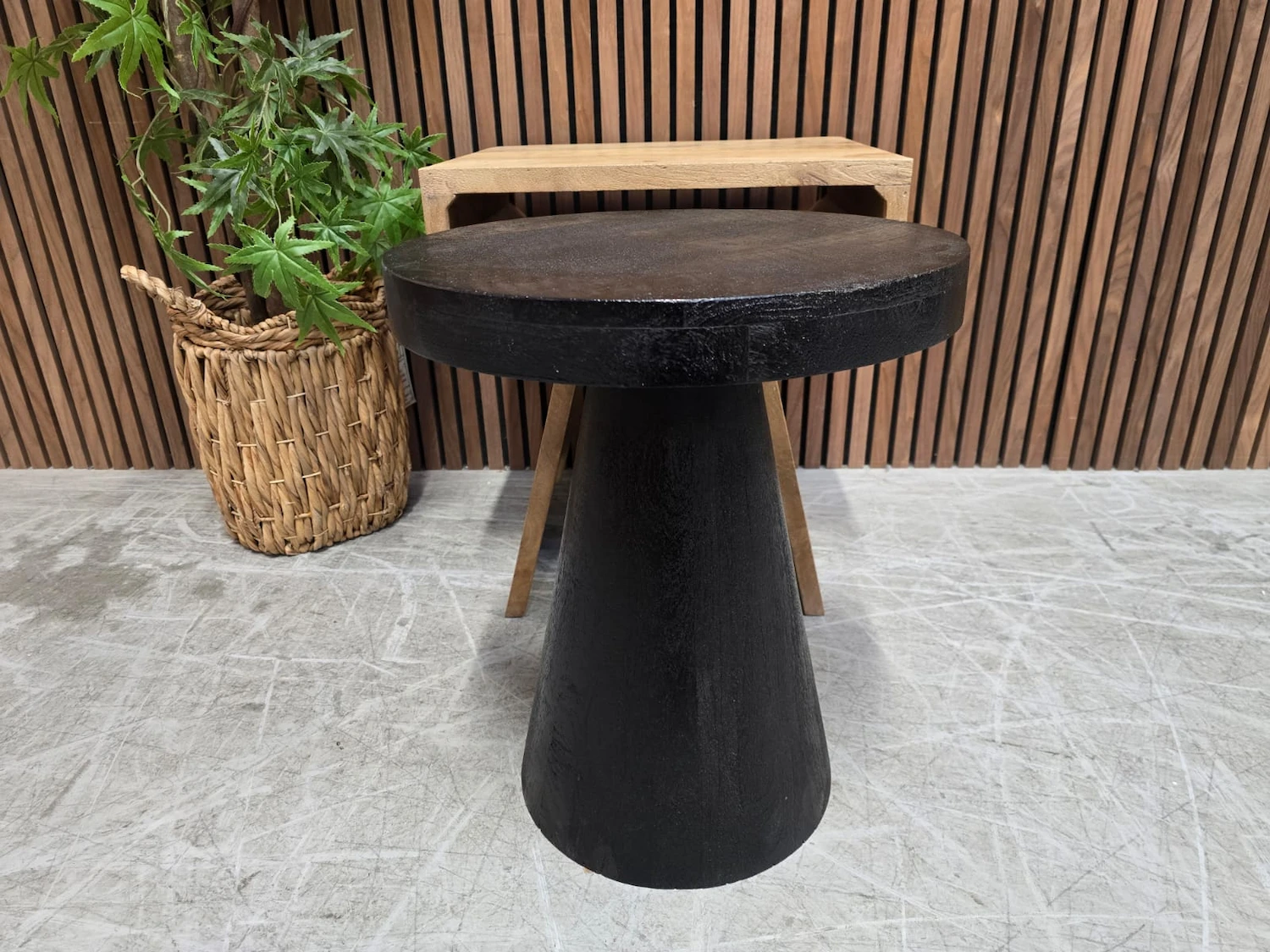 The nest of two sides tables 4