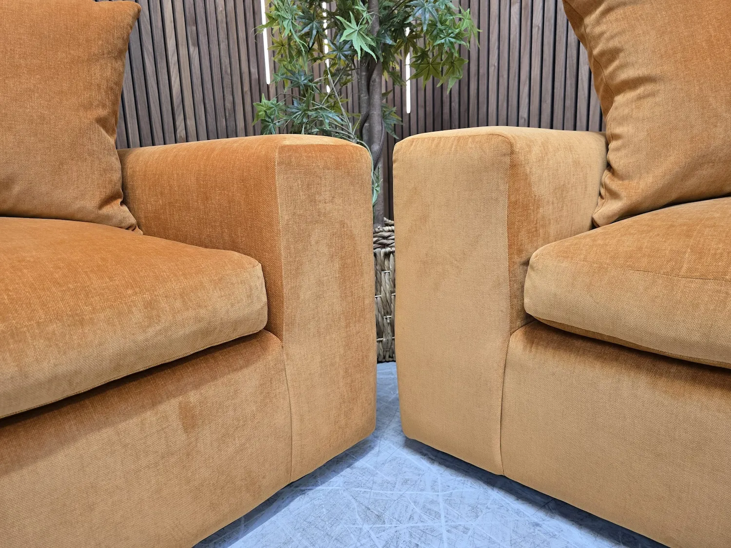 close up of the chunky arms on the alaska