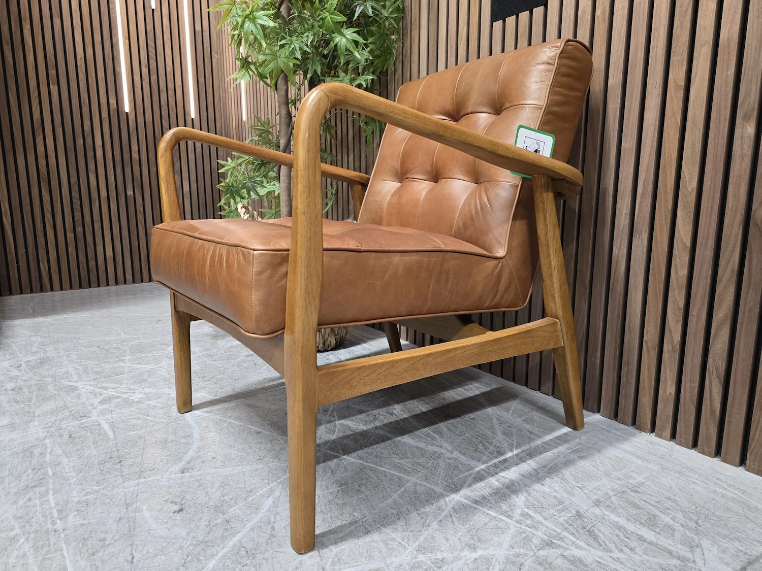 right side picture of the humber chair with exposed wooden arm