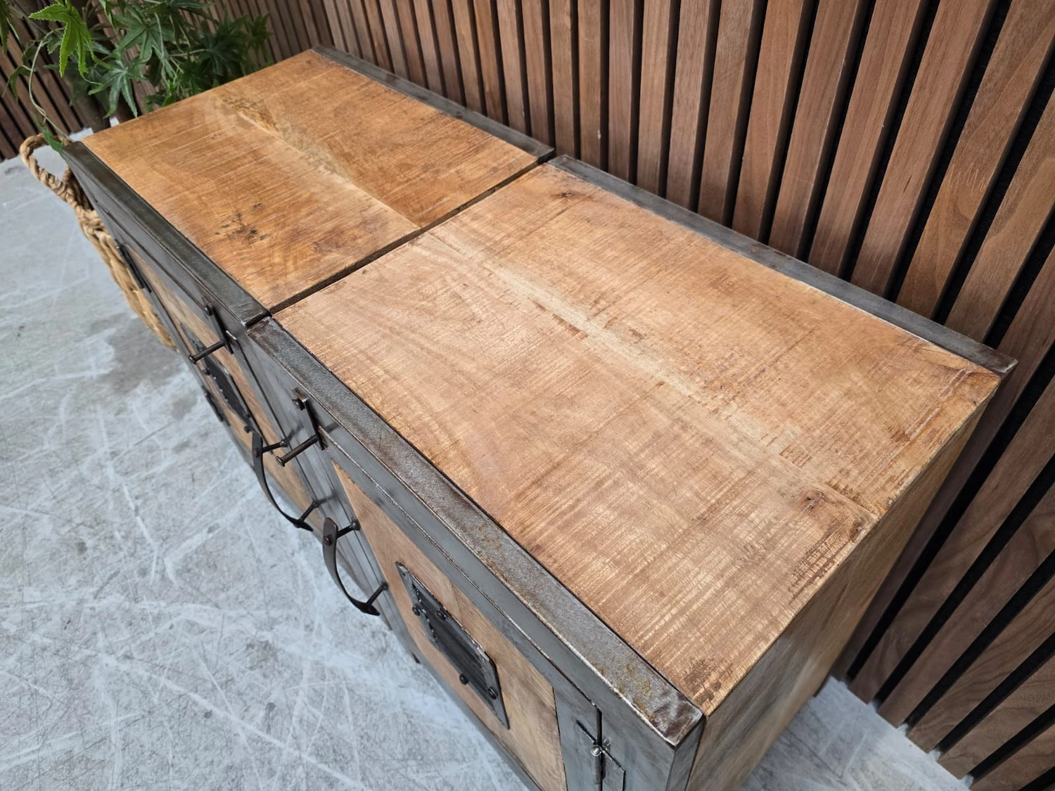 photo of the mango and iron tops