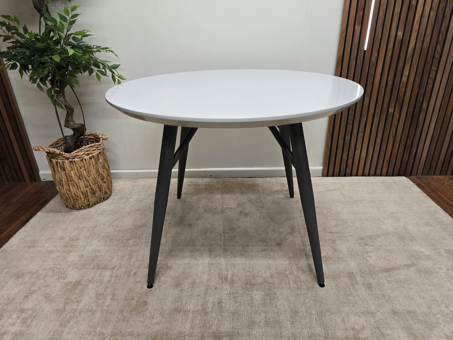 Logan round dining table in grey gloss